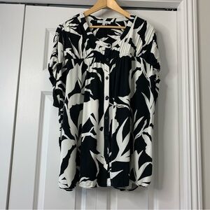 Rose & Olive Black and White Floral Pattern Short Sleeve Blouse Size 3X